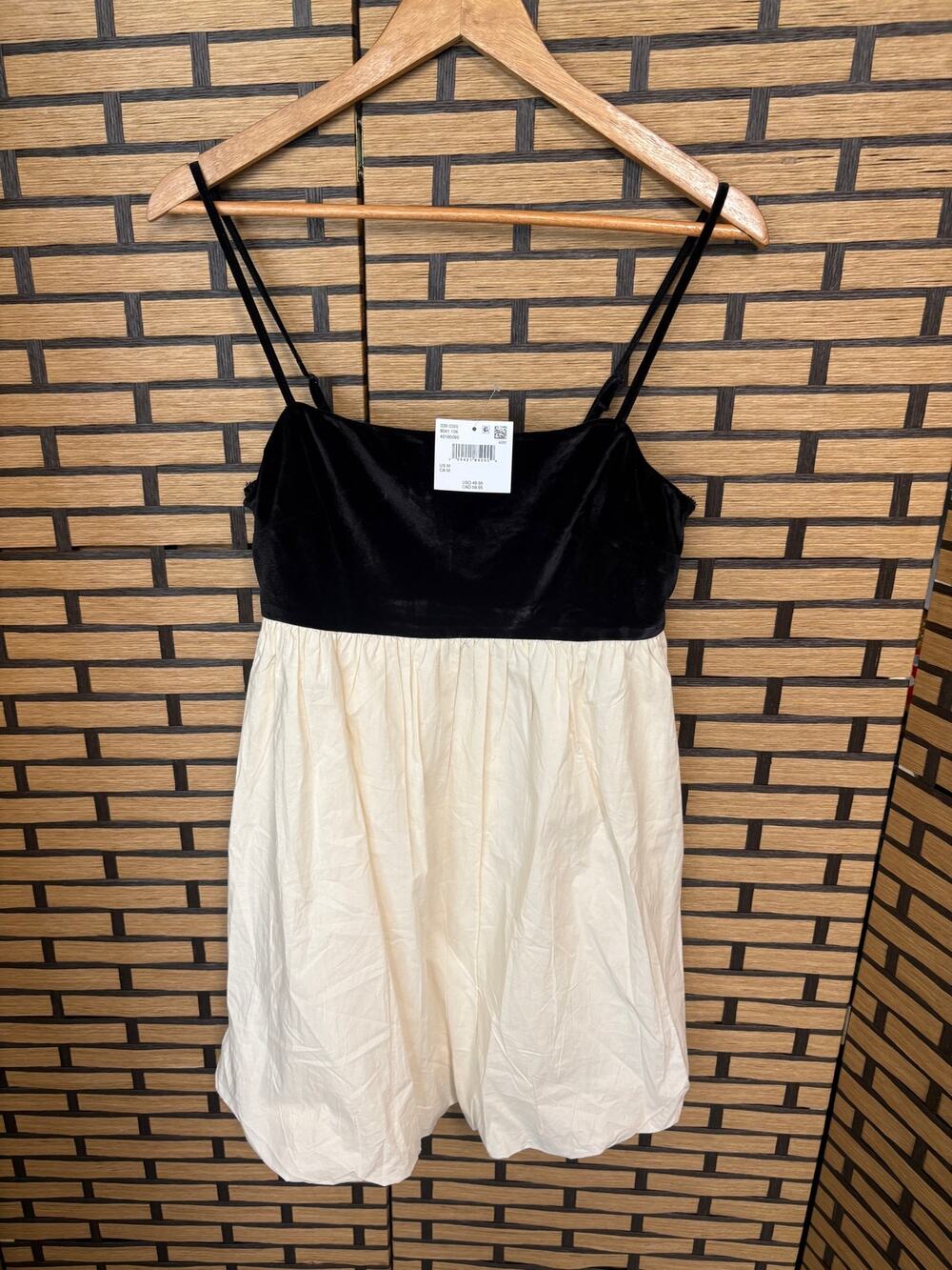 American Eagle Cream And Black Bubble Hem Dress Size Medium